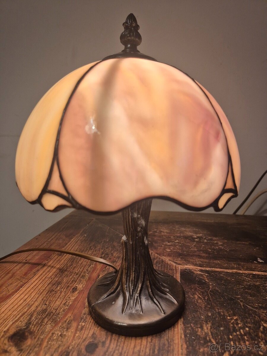 Nádherná stolní lampa ve stylu Tiffany - funkční - 4