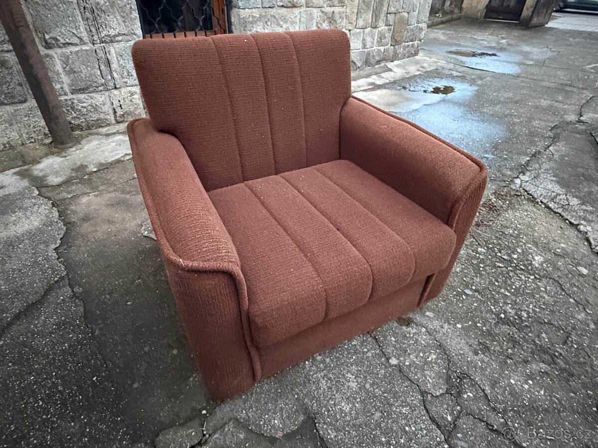 Sedací souprava a dvě křesla - 4