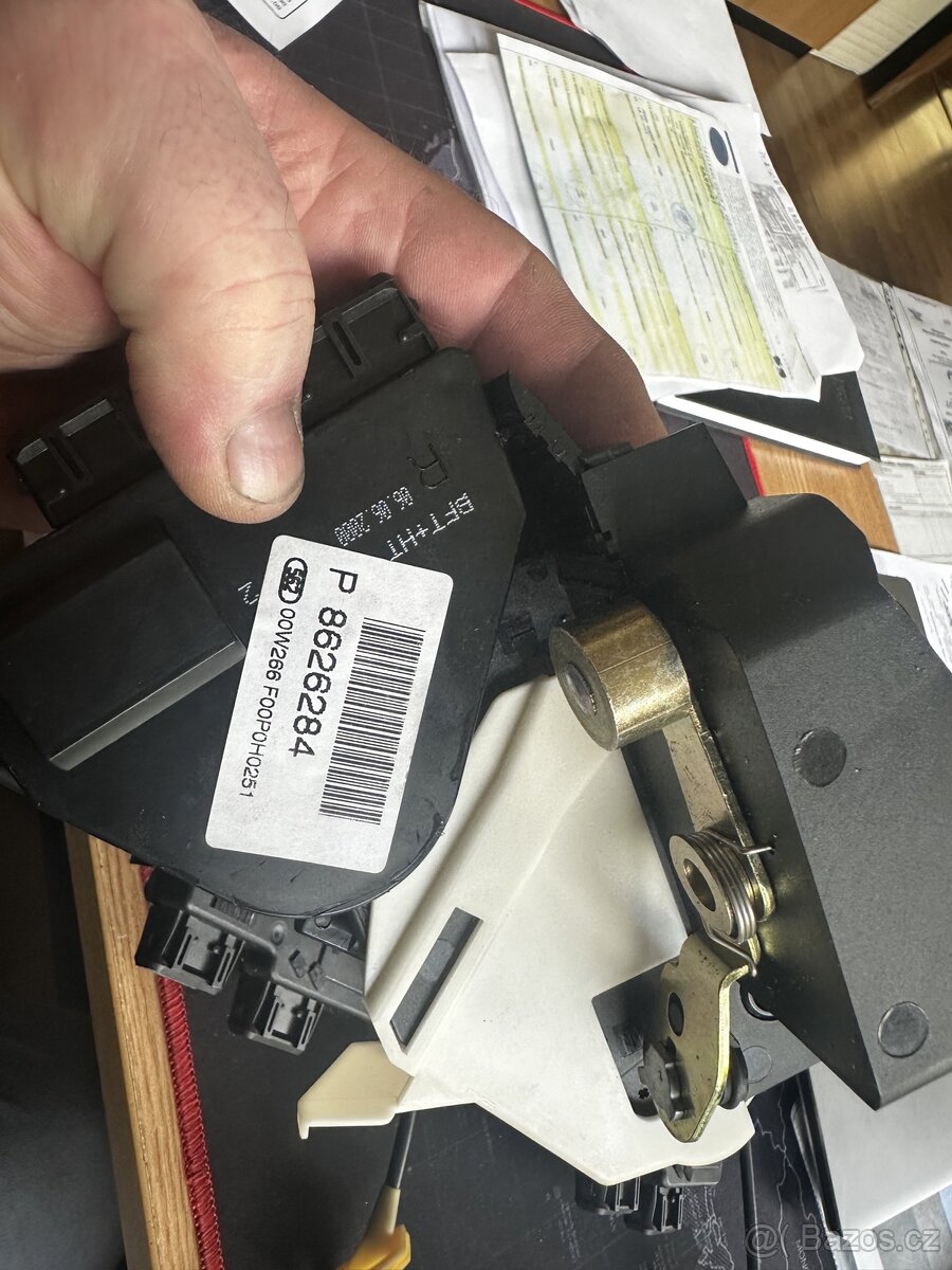 Zámek Volvo V70 - 4