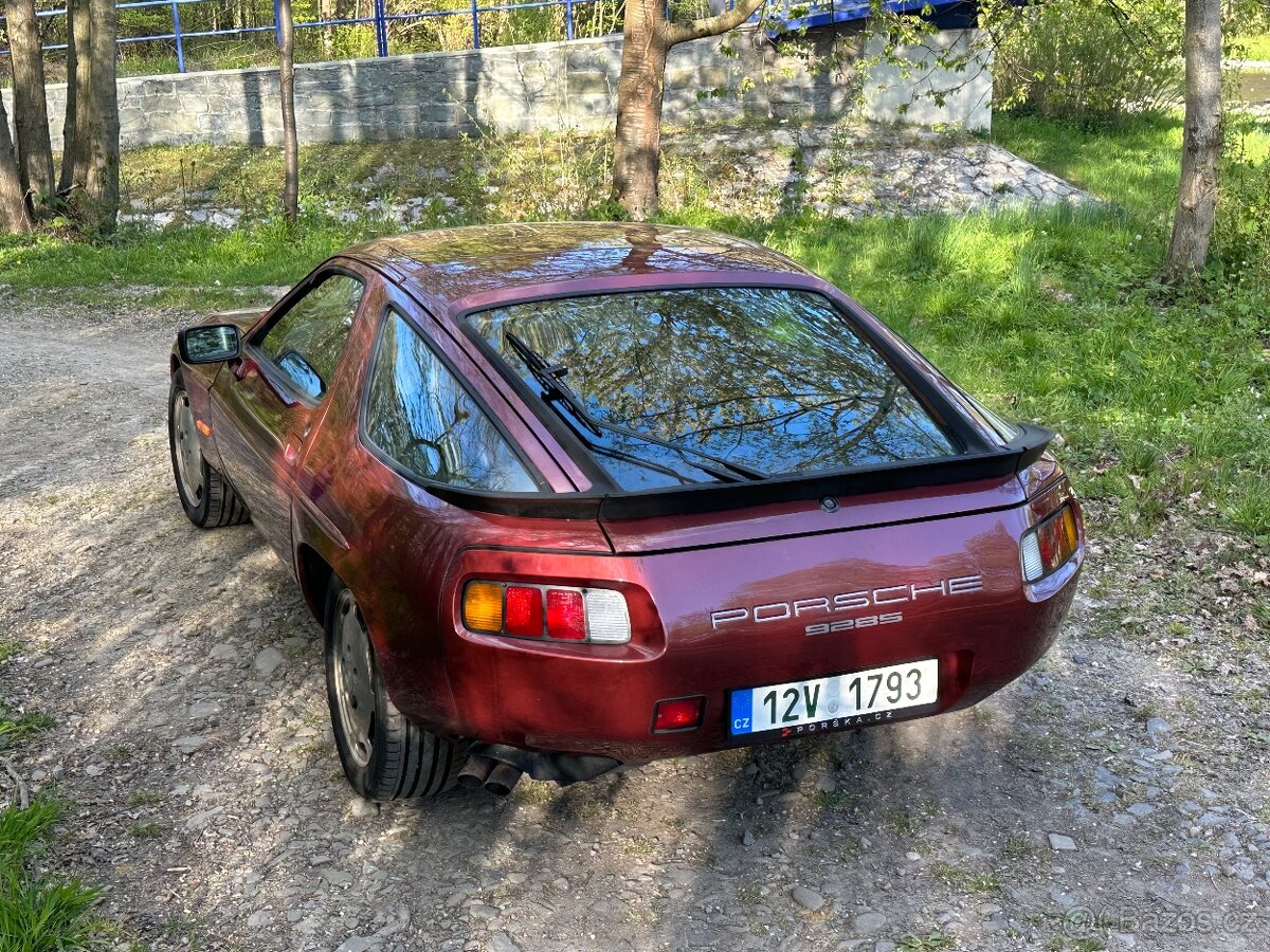 PORSCHE 928S - 4