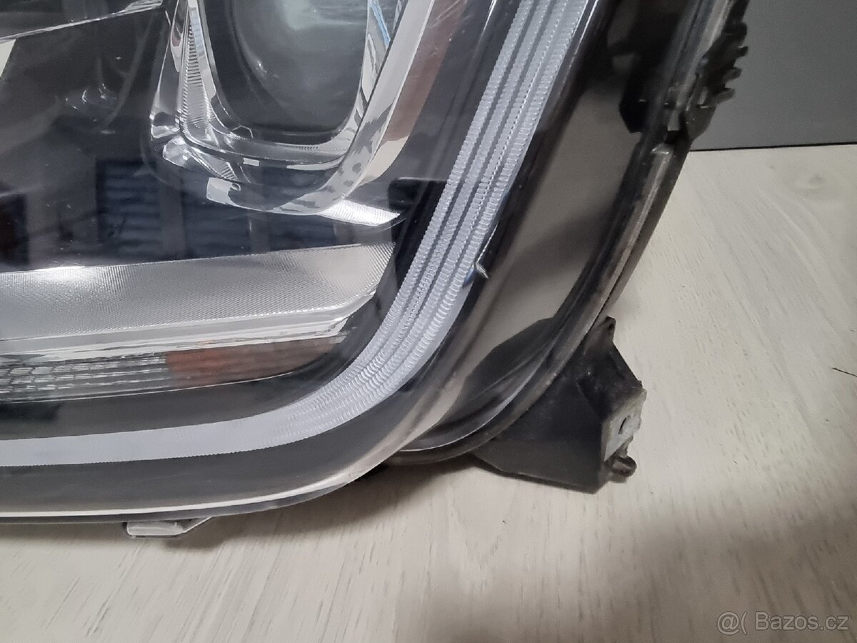 Levý přední světlomet VW Amarok