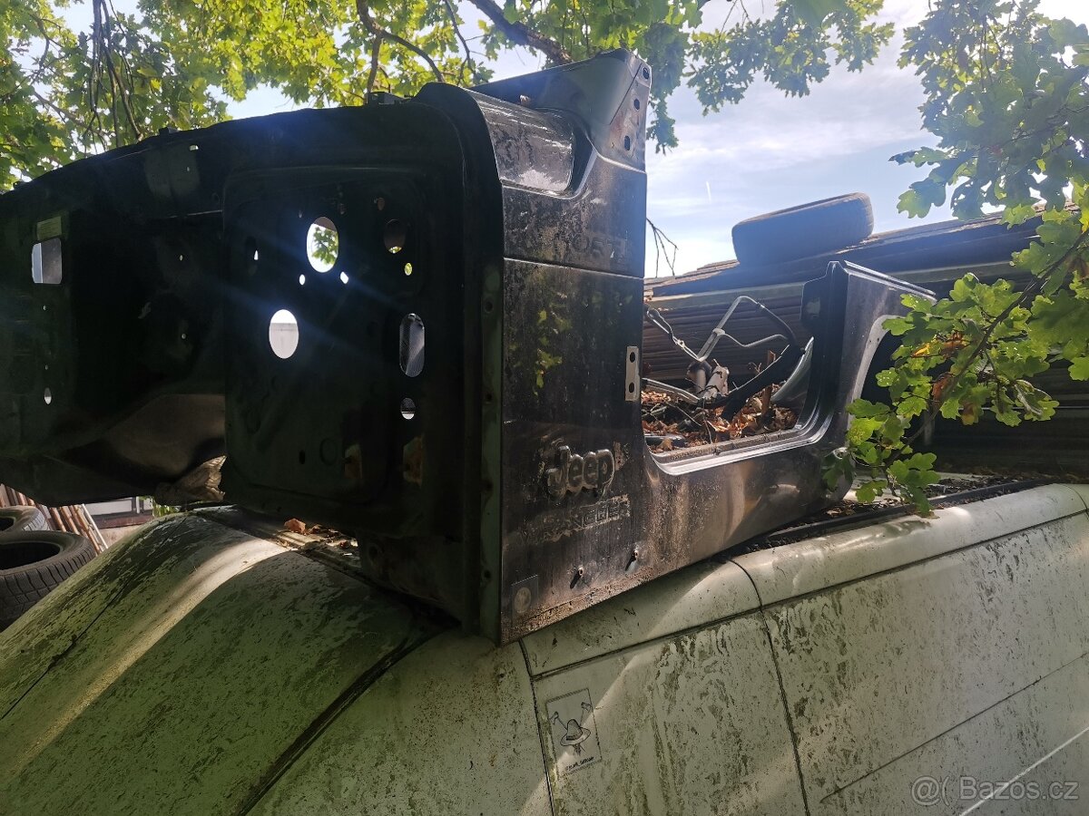JEEP WRANGLER YJ - PRODÁM DVEŘE + LEMY BLATNÍKŮ + SKELET