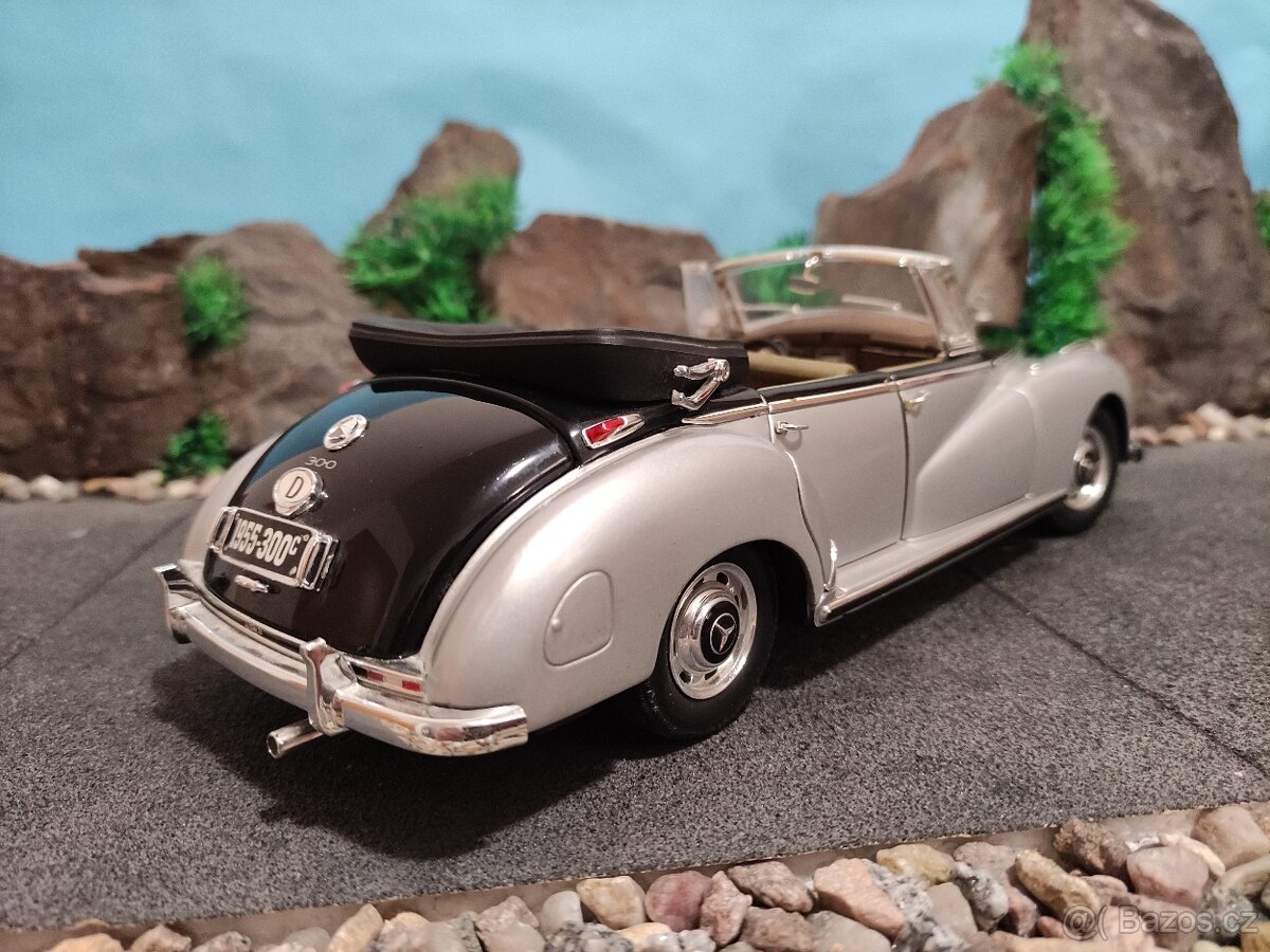prodám model 1:18 mercedes benz 300C cabrio - 4