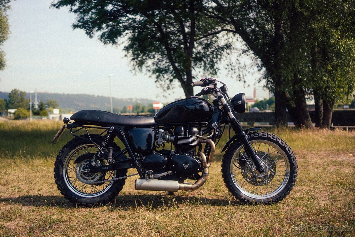 Triumph Bonneville T100 Black Gas & Oil Bespoke Motorcycles - 4