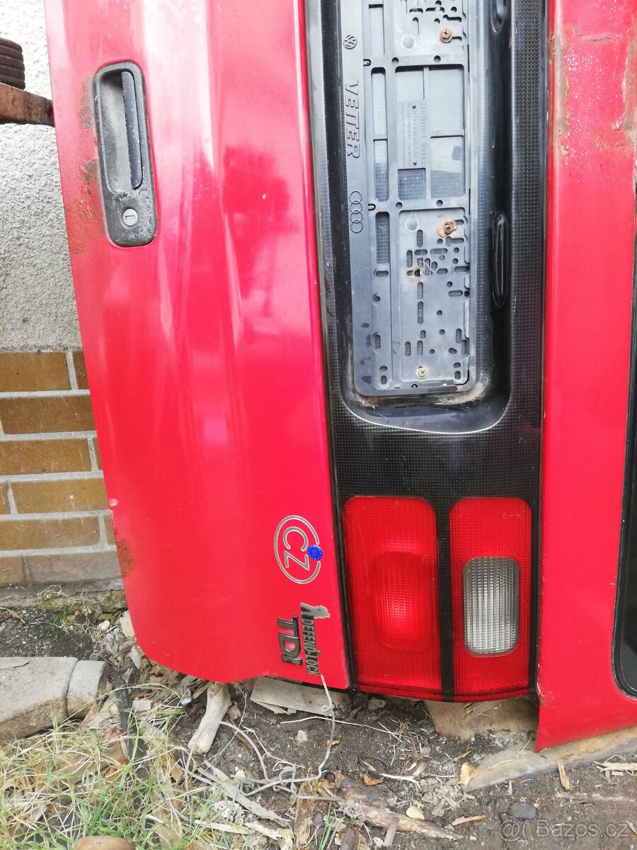 VW Sharan před facelift, zadní dveře červené - 4