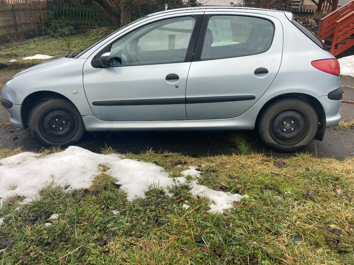 Bouraný Peugeot 206 1.4, benzín - 4