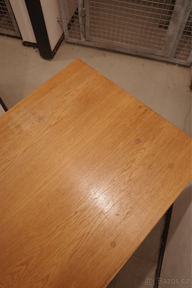 dřevěný jídelní stůl - 4
