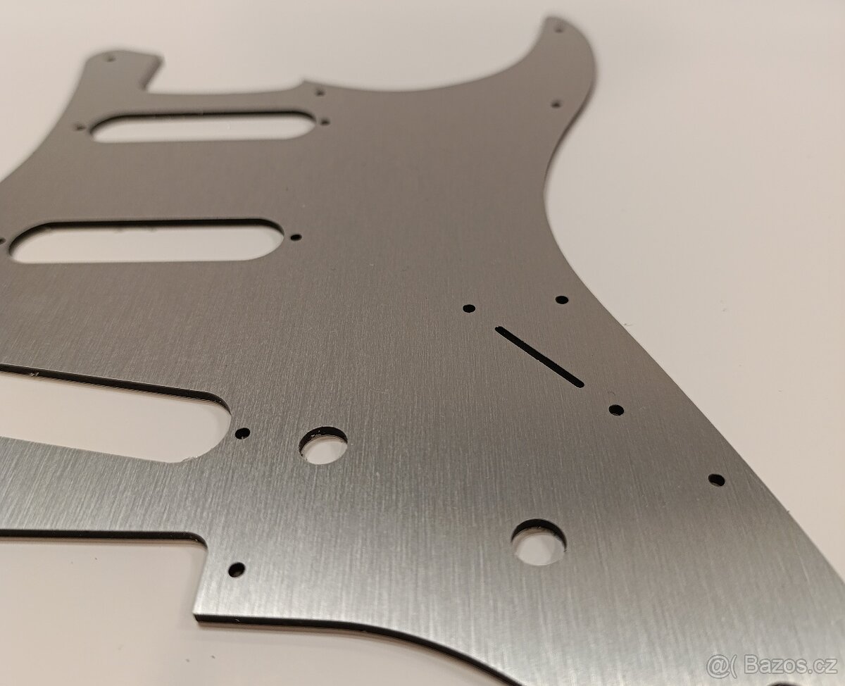 Pickguard pro STRATOCASTER broušený hliník - 4