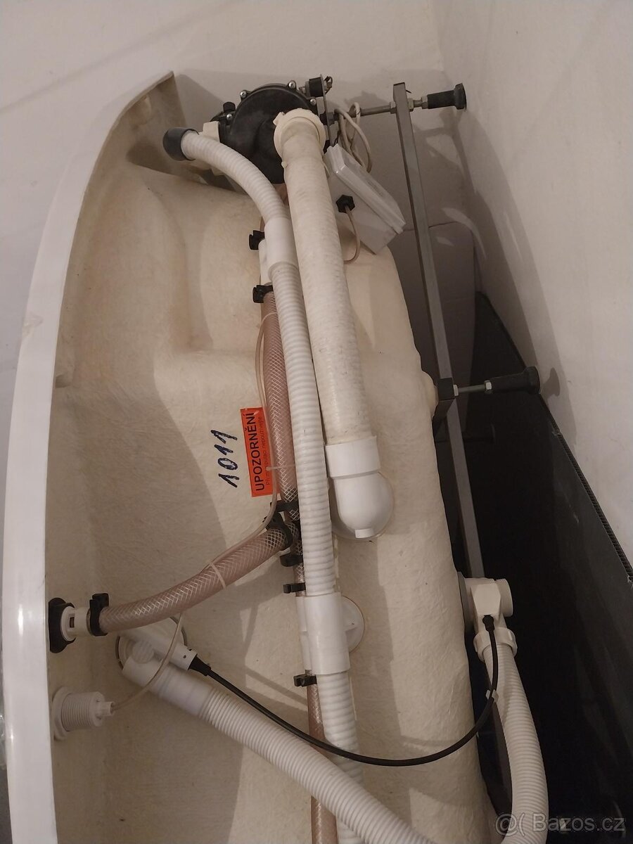 Nikdy nepoužitá rohová hydromasážní vana - 4