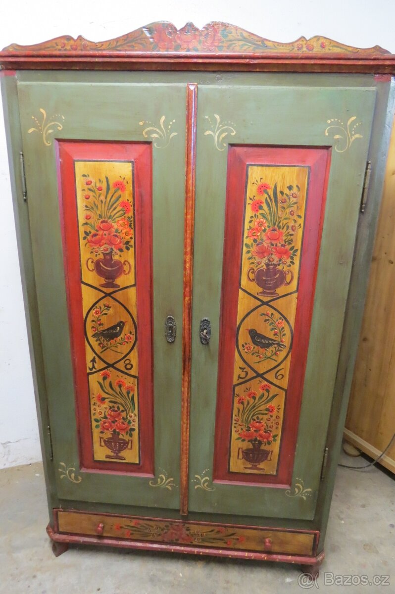 Malovaná skříň po celkové starší renovaci - 4