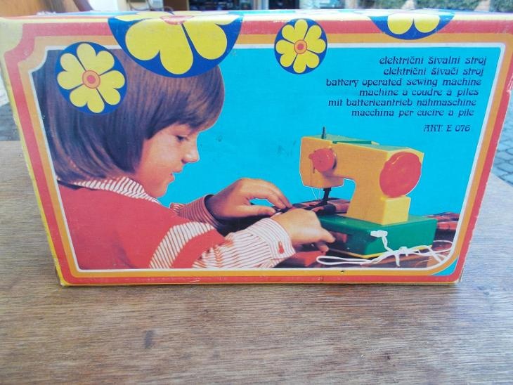 Retro hračka šicí stroj na baterie 70 léta - 4