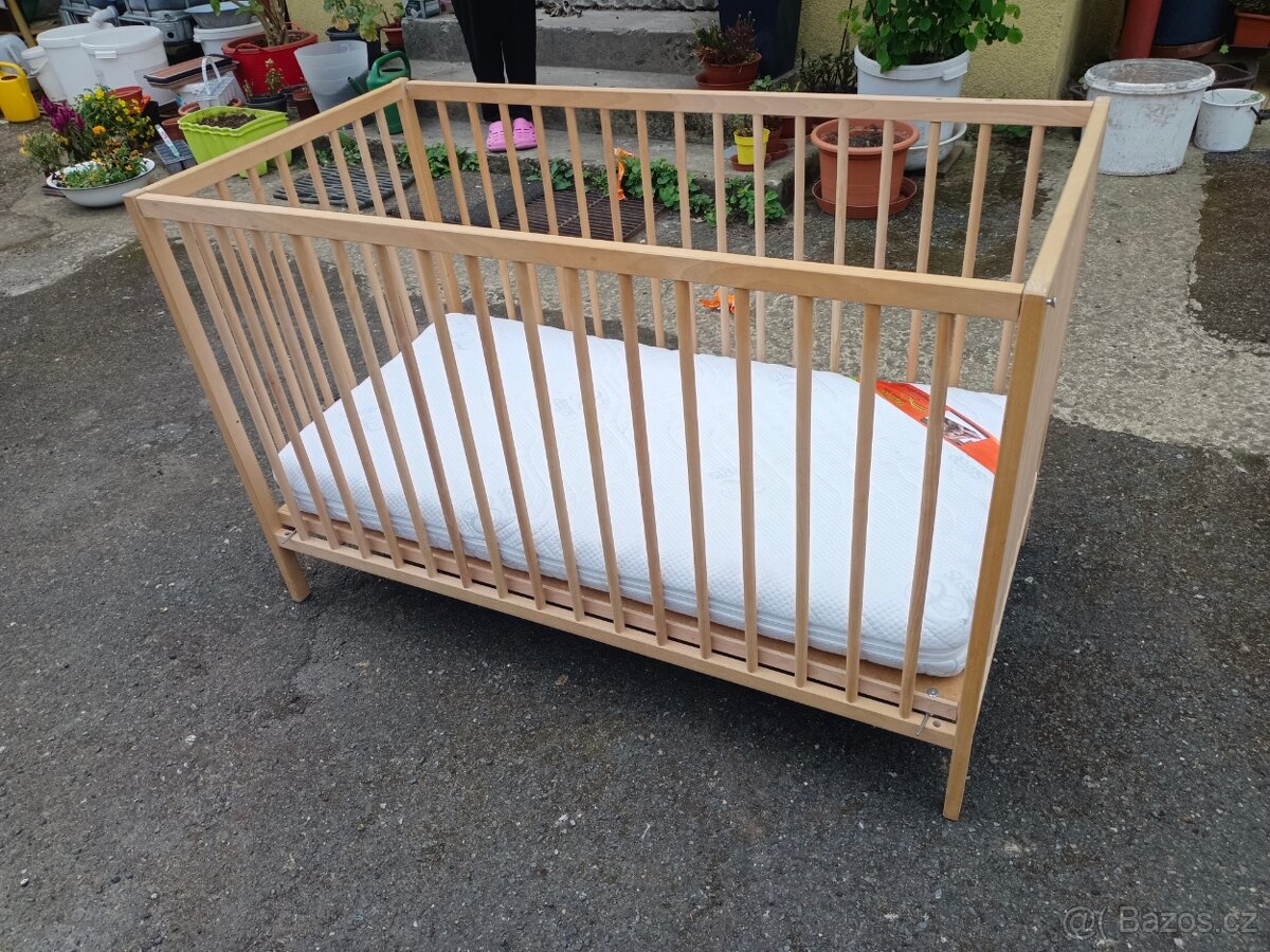 Dětská postýlka včetně příslušenství. - 4