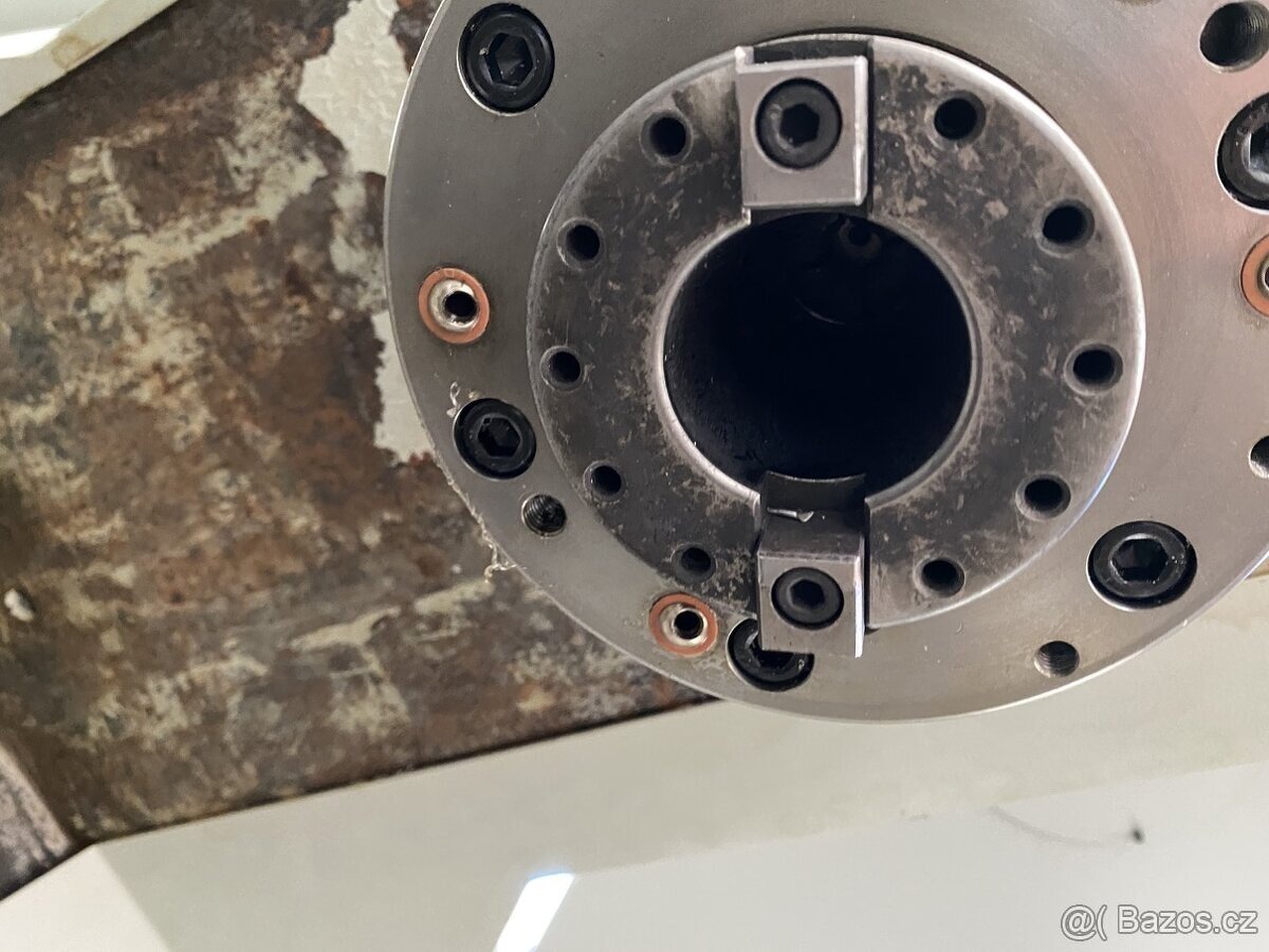 Vertikální obráběcí centrum VOC 1000 - 4