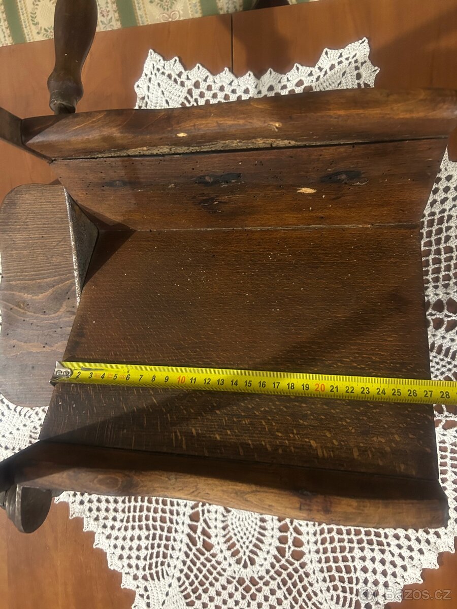 Starožitný ruční kráječ chleba - 4