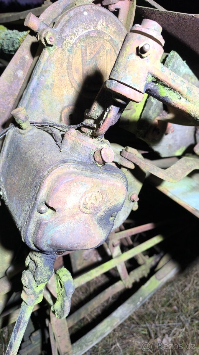 Starý vazač, kombajn, kosa, žací stroj - 4