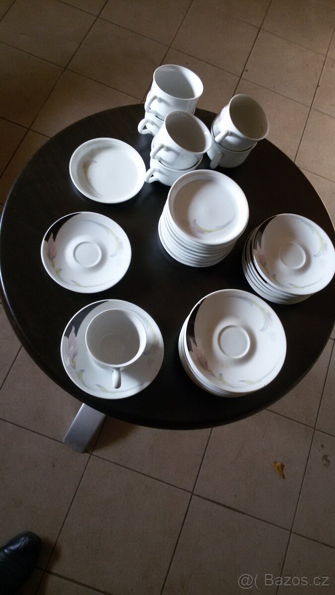 Porcelánové hrníčky,podšálky,cukřenky,konvičky,vázičky aj. - 4