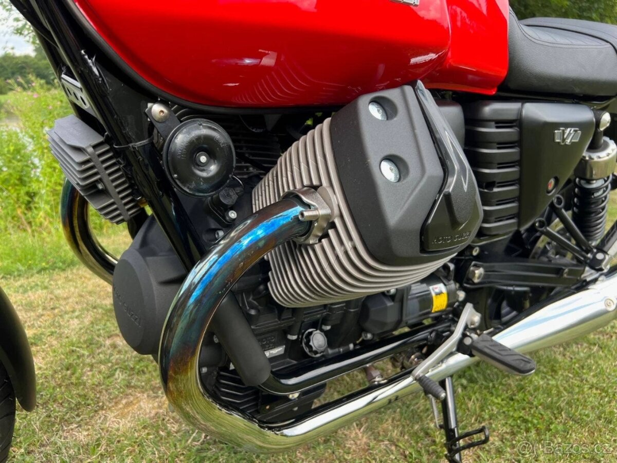 Moto Guzzi V7 II Stone - 4