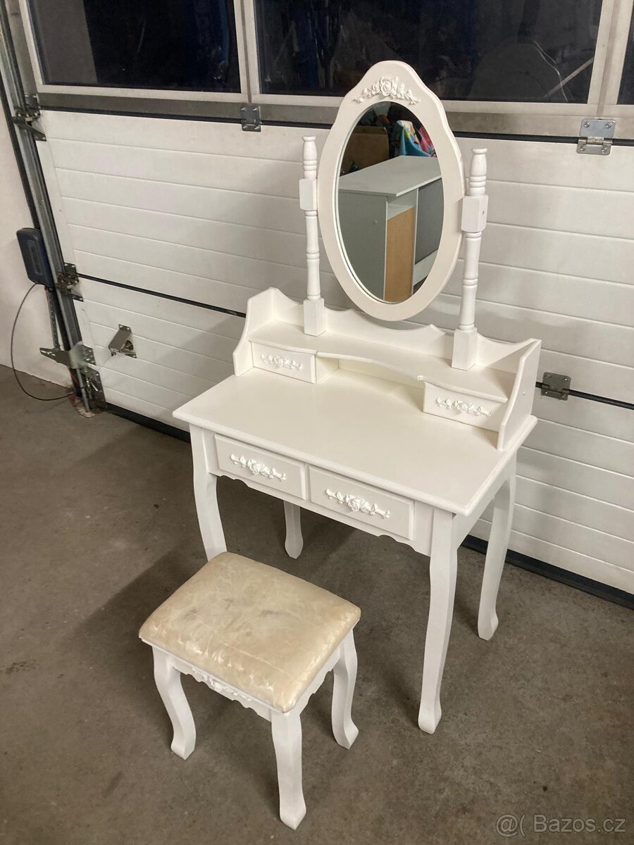 Kosmetický a psací stůl - 4