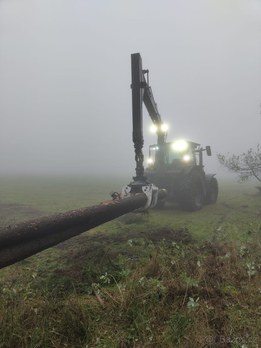 Lesní traktor JOHN DEERE 6145R + vyvážečka - 4
