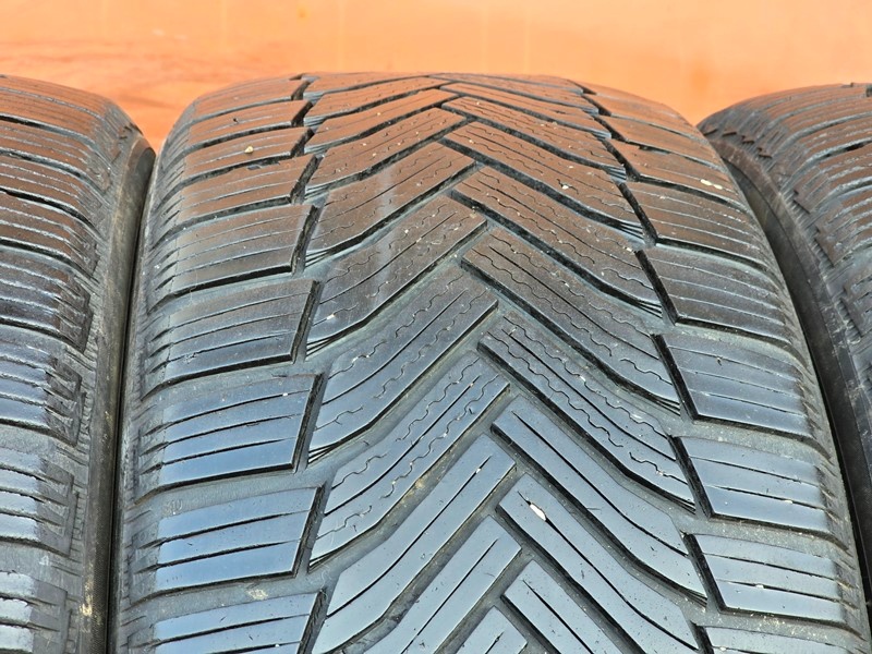 Zimní Michelin 225/50/17 - 4