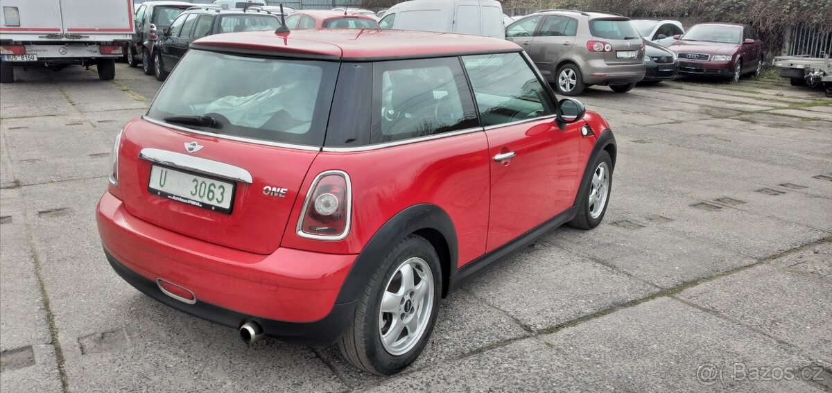 MINI COOPER ONE R56 1,4i 2010 1.majitel TOP STAV - - 4
