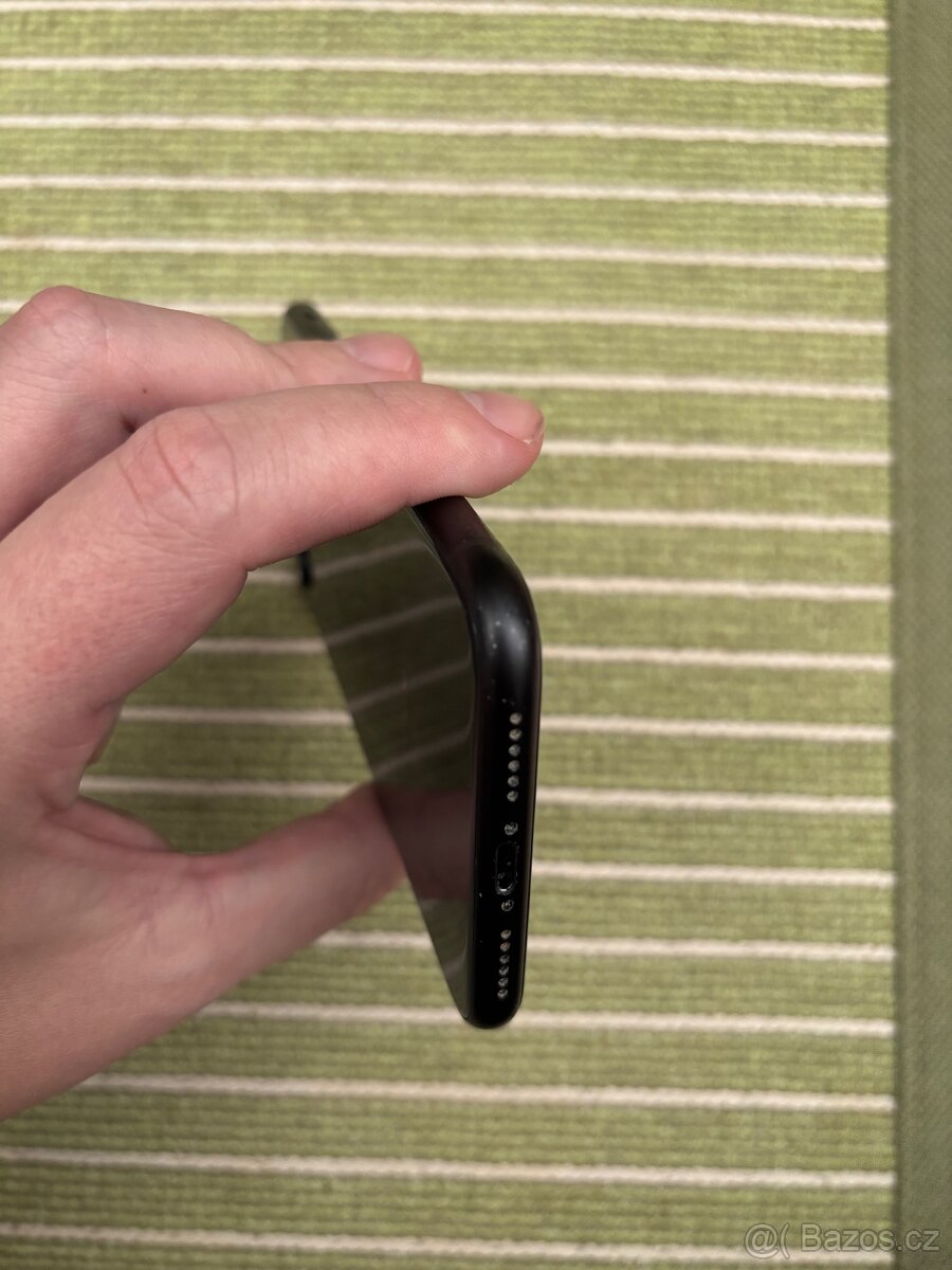 Iphone XR 64GB černý, bat.80%, 14 krytů - 4