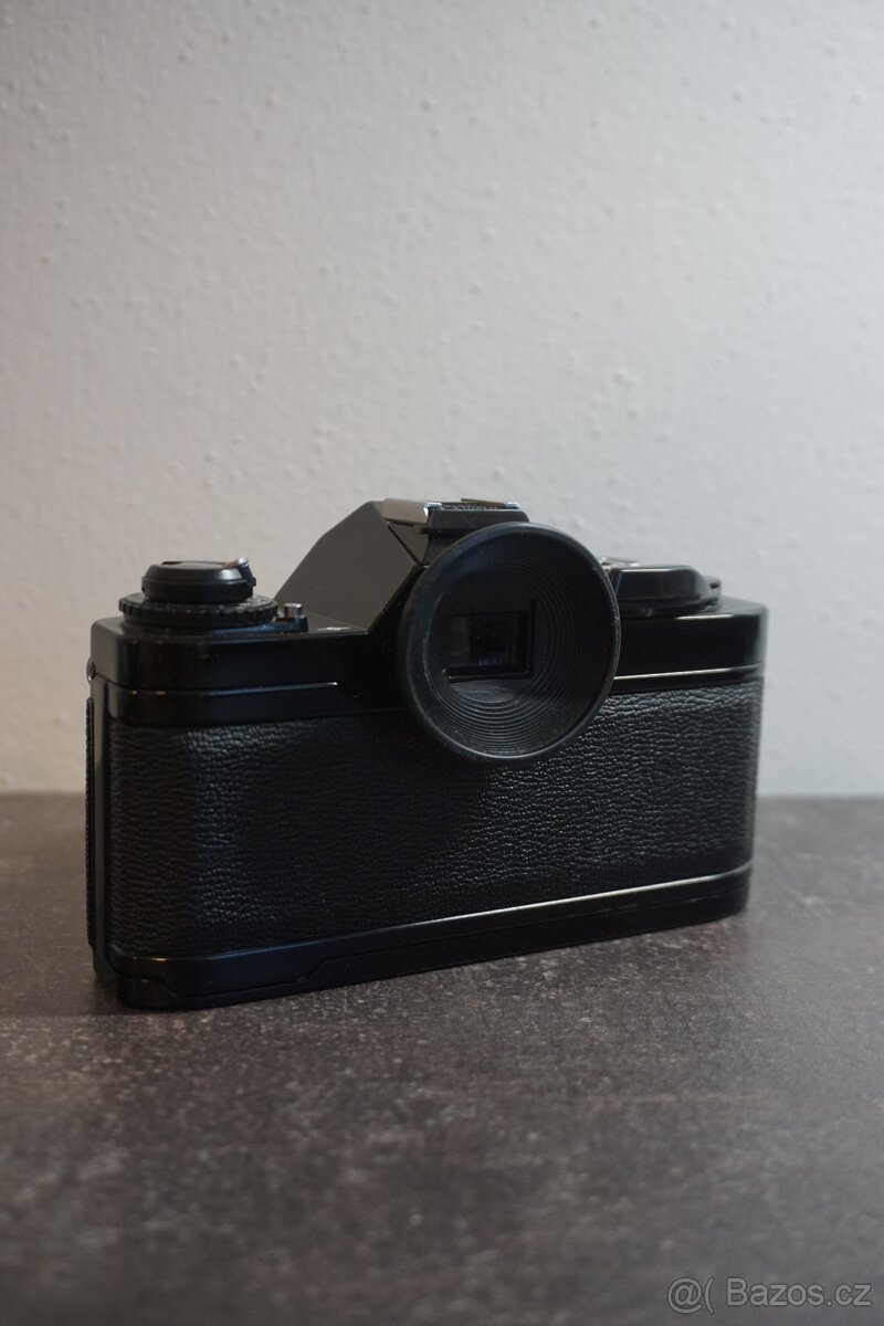 Analogový fotoaparát Canon AV-1 + 2 objektivy Canon FD - 4