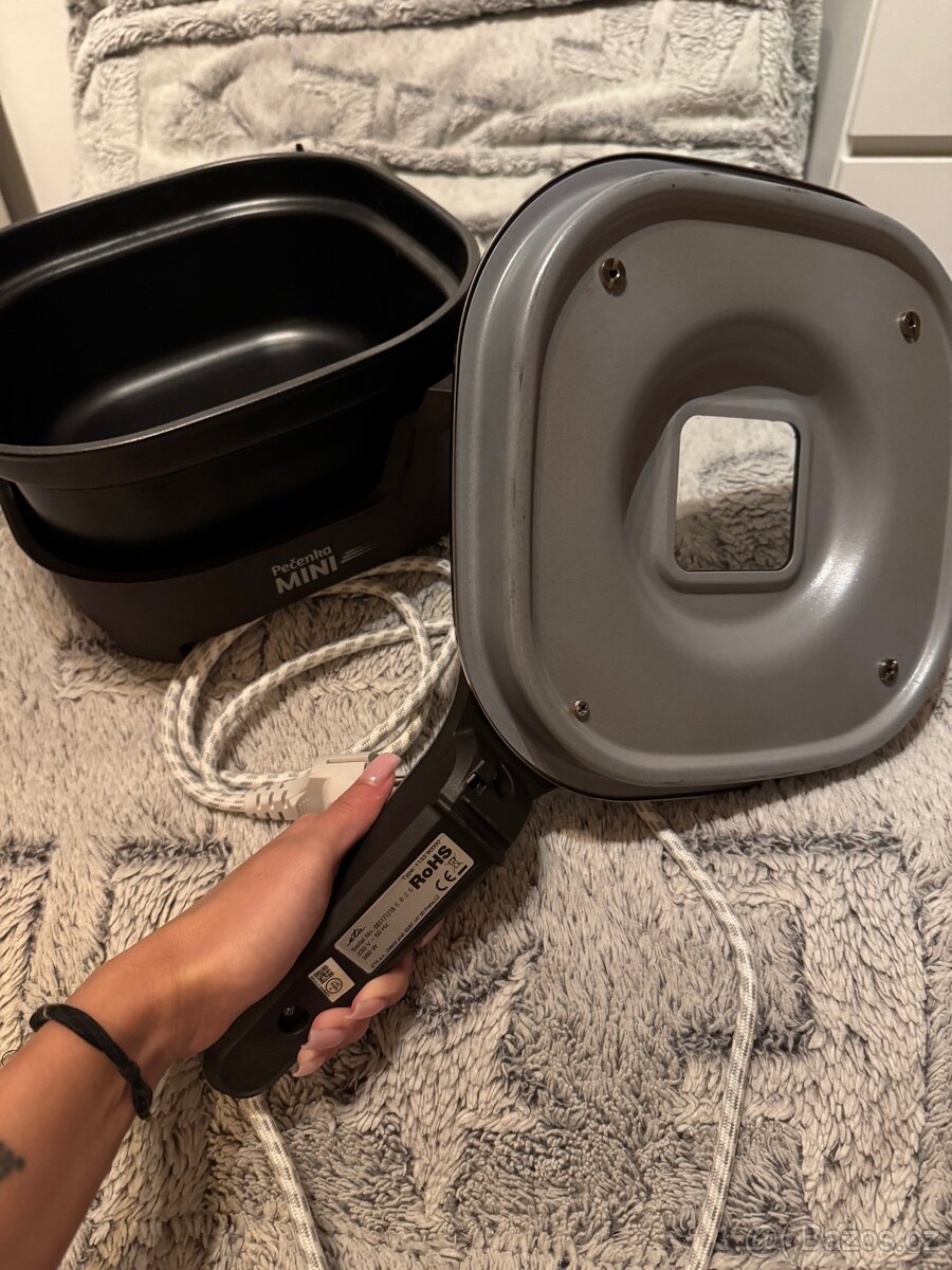 Elektrický pečící hrnec Eta - 4