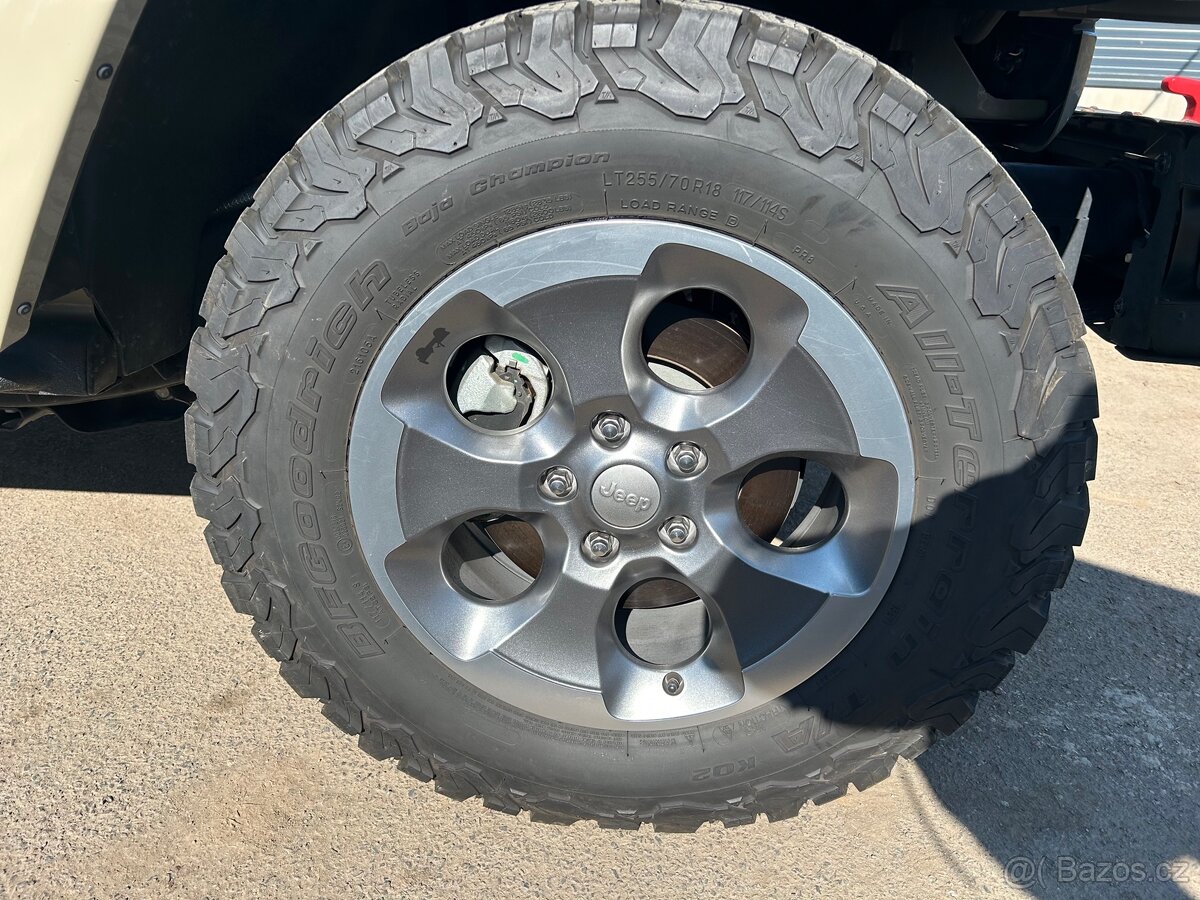 Jeep Wrangler sada alukola r18 Sahara BF Goodrich