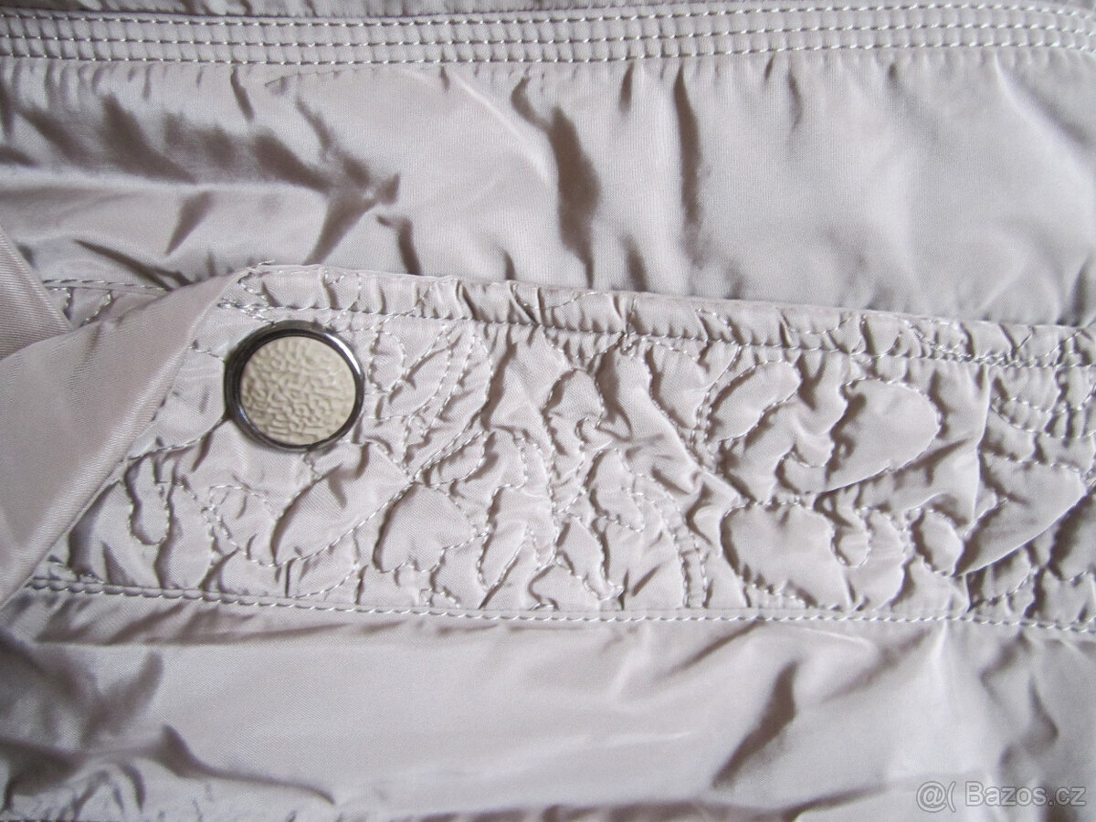 Zimní béžový kabát, zdobený, M/L, výborný stav - 4