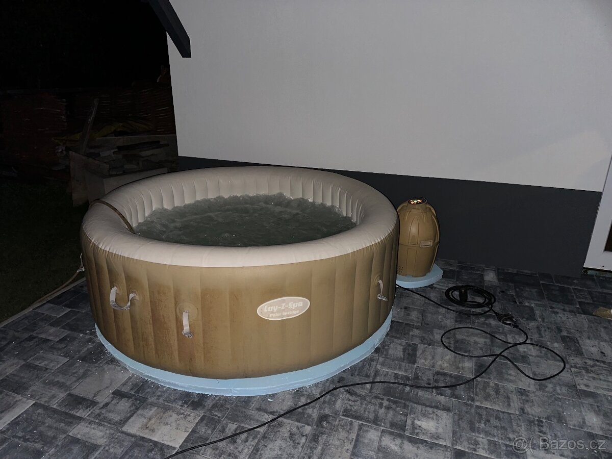 Prodám vířivku Lay-Z-Spa Palm Springs - 4