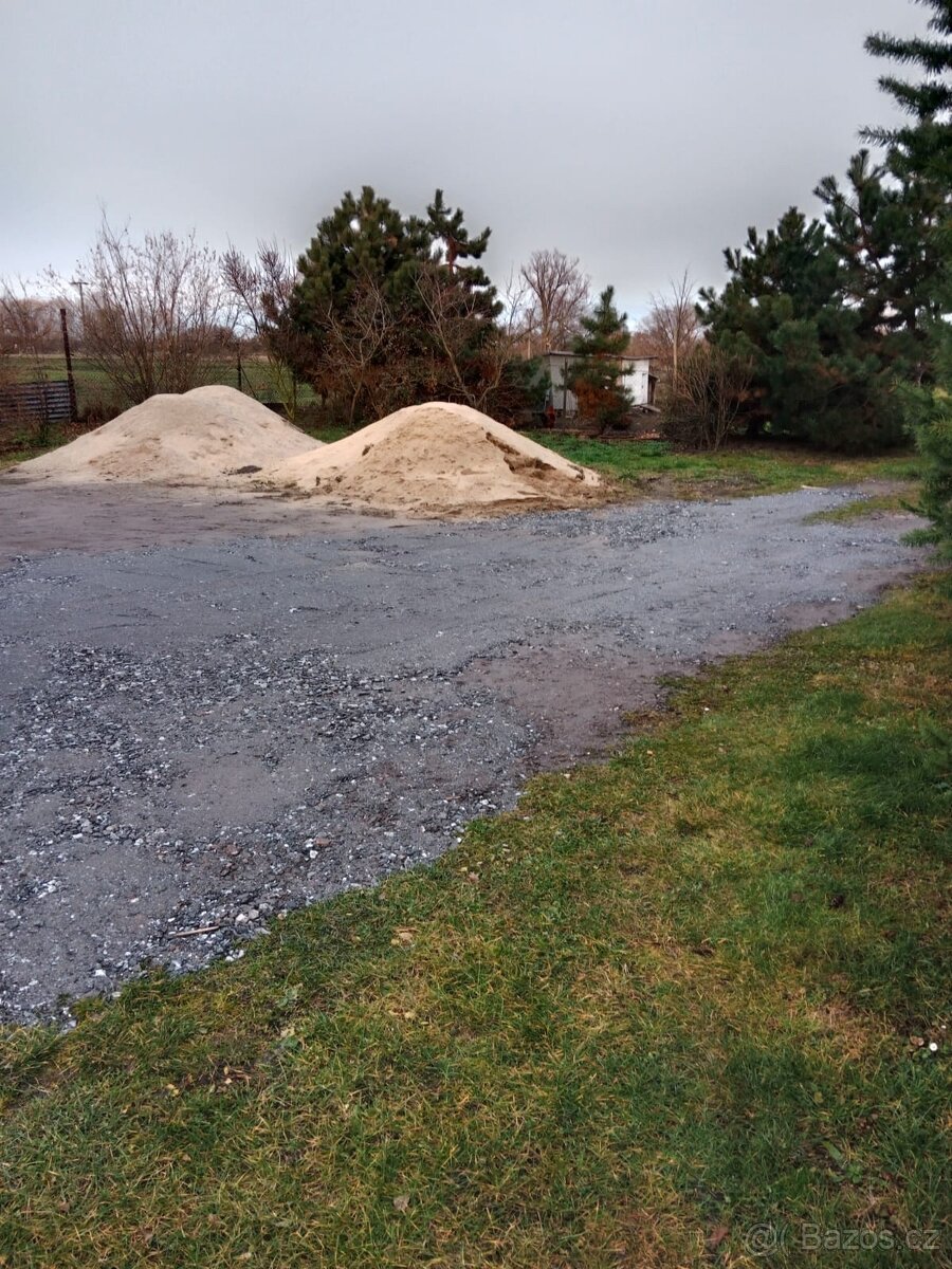 Pronájem oplocené plochy 350-400m2 - 4