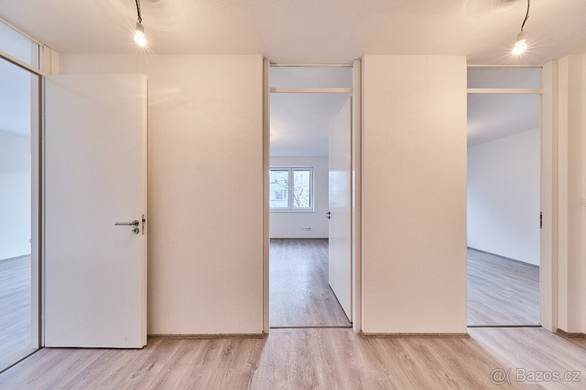 Prodej bytu 3+kk s balkonem (sprchový kout) - 4