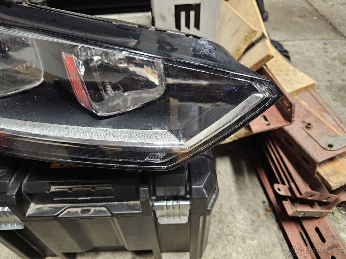 Pravé přední světlo VW Golf Sportsvan - 4