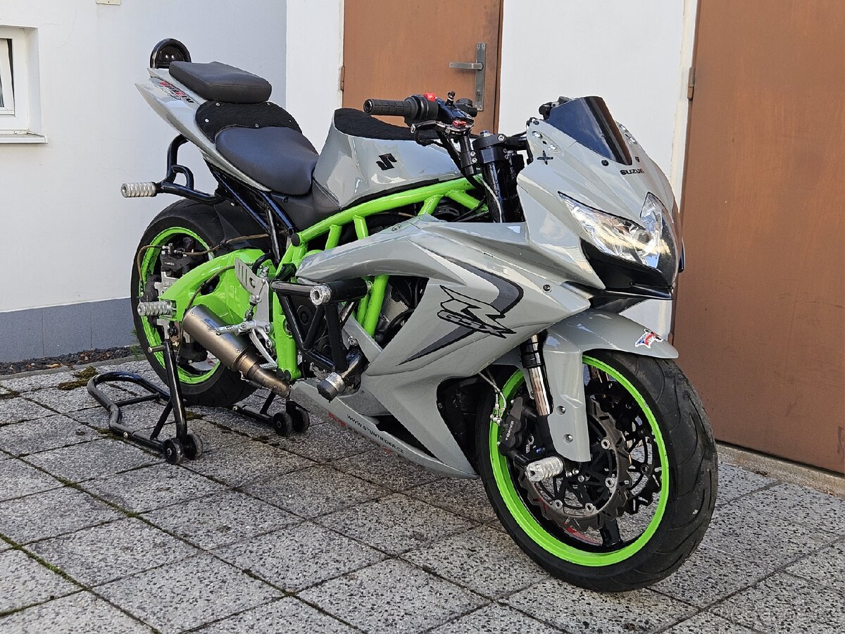 Suzuki GSX-R 750 K7 Stunt - 4
