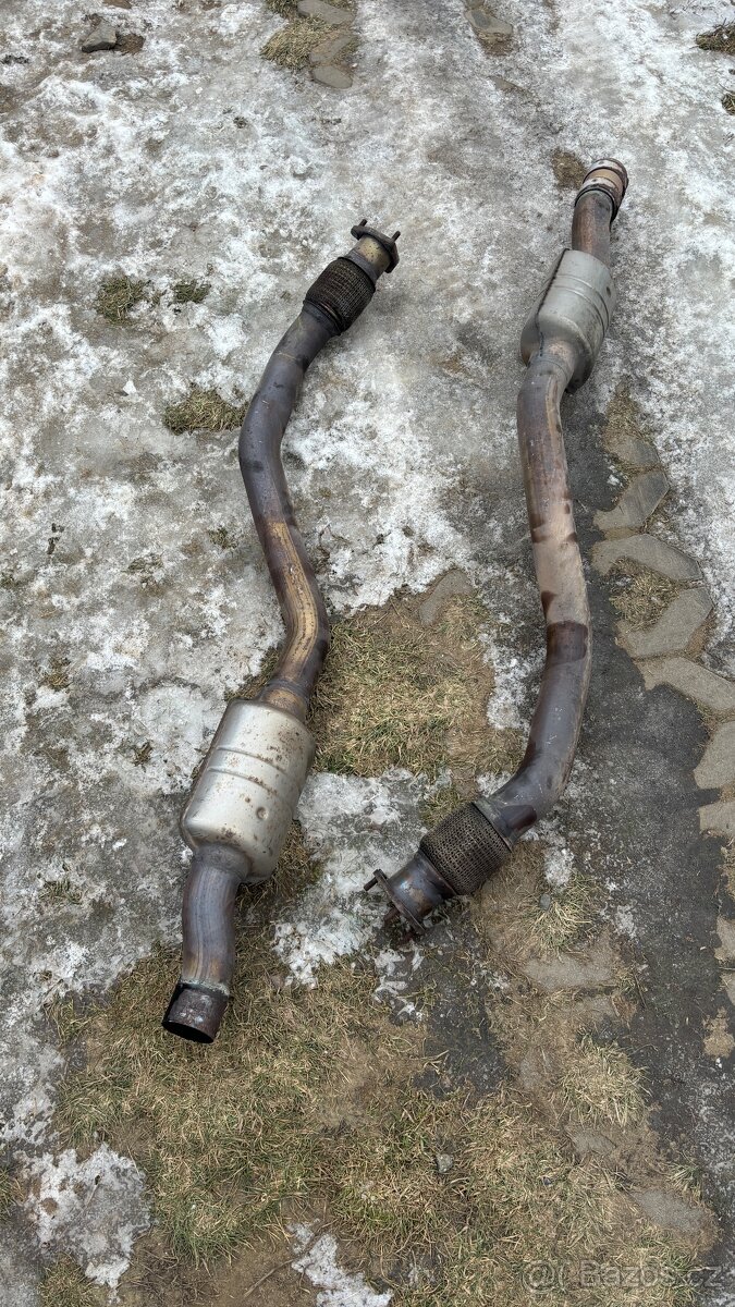 Audi s5 4.2 fsi zbytek dílu z bouračky - 4