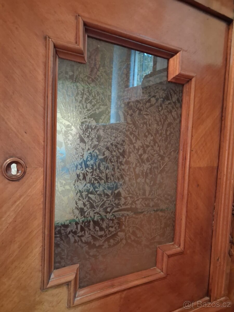 STAROŽITNÁ / ANTIKOVÁ SKŘÍŇ - 4