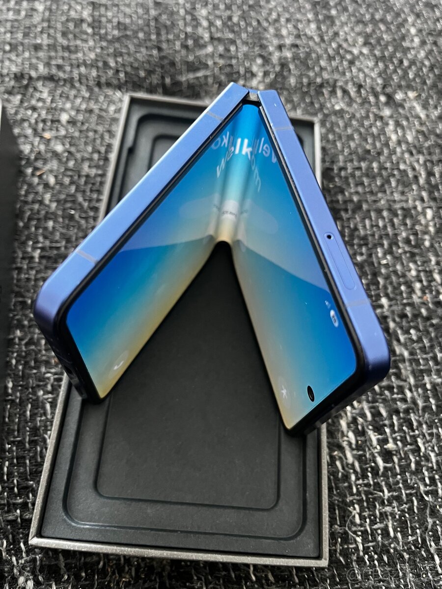 Samsung Z flip7 - 4