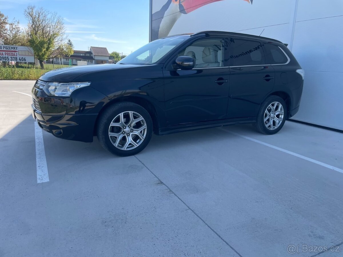 Prodám Mitsubishi Outlander PHEV, rok výroby 2013 - 4