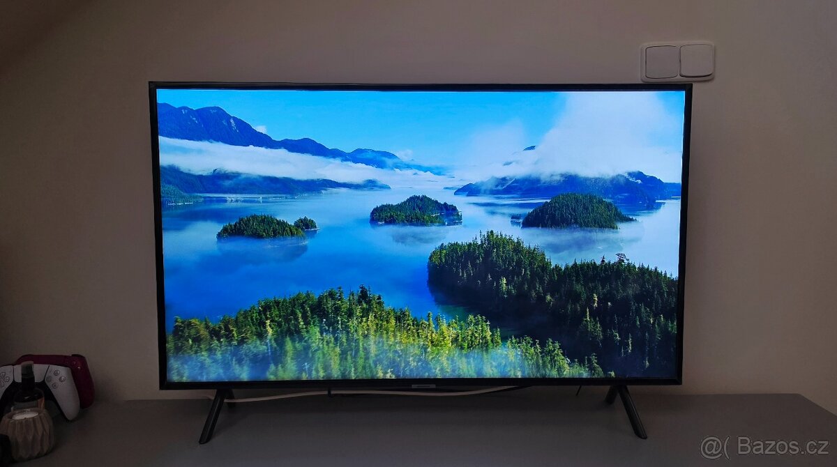 Samsung 43" Smart TV (4K UHD) - 4