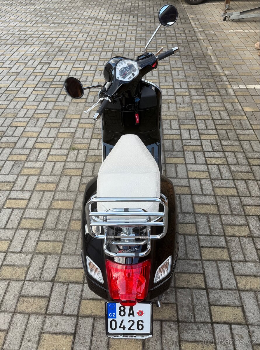 Piaggio Vespa GTS 300 - 4