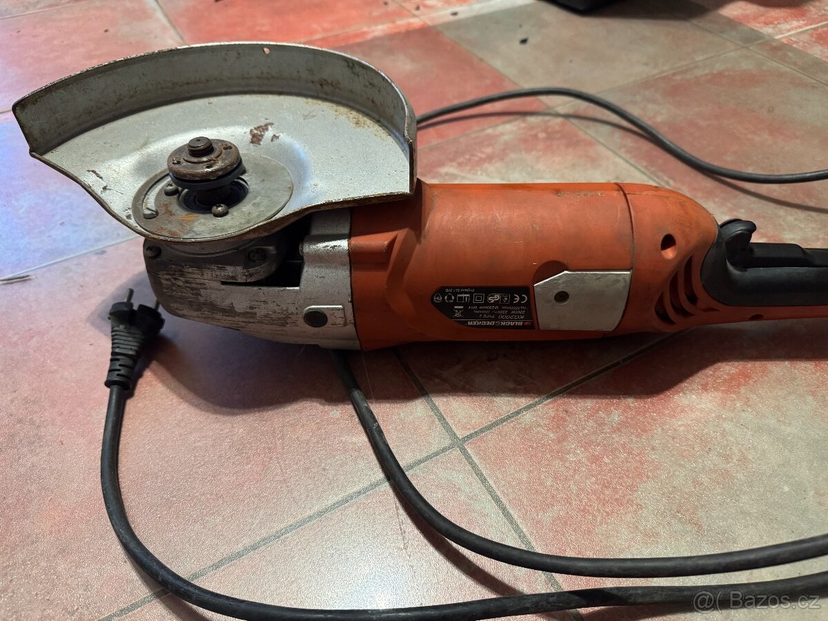 Úhlová bruska Black & Decker KG2000 - 4