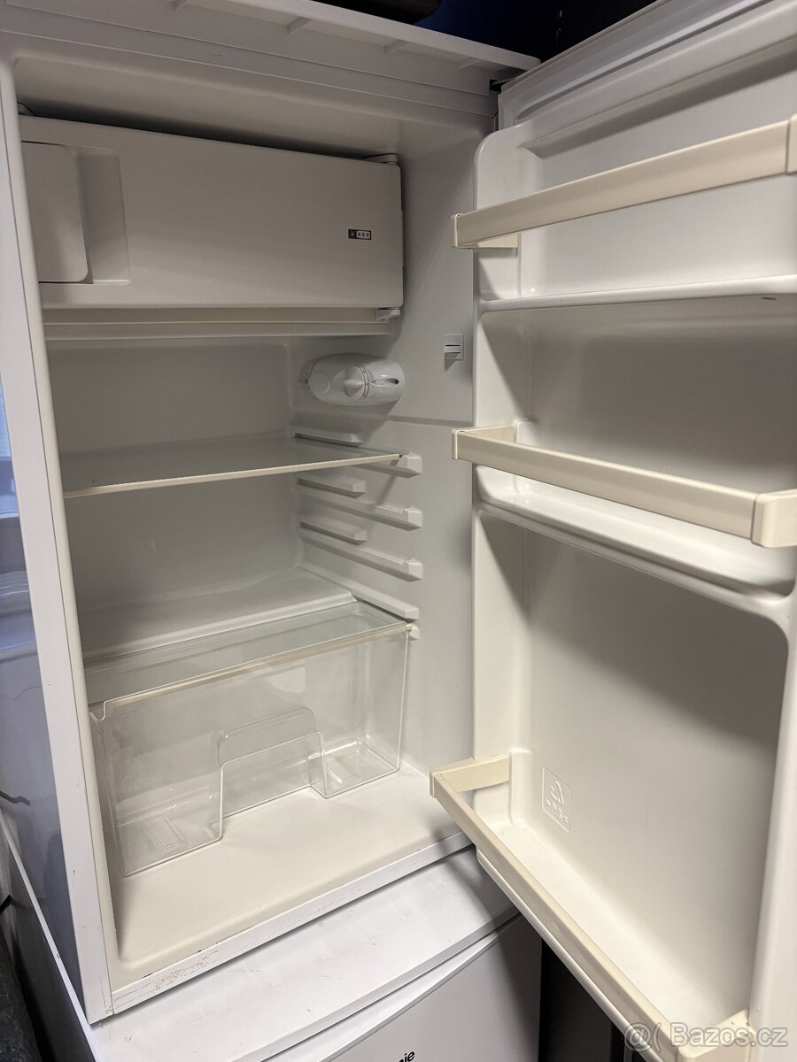 Lednička s mrazákem - PKM - 4