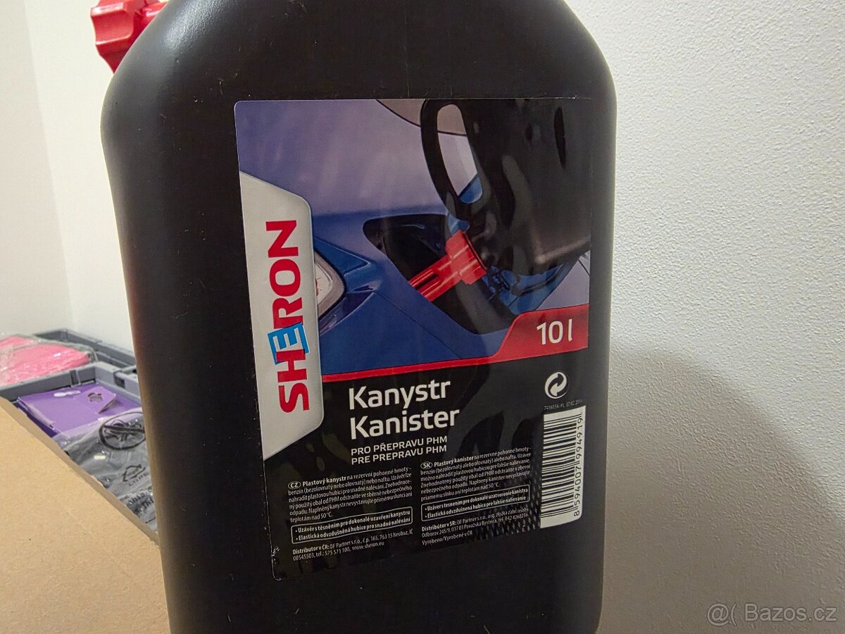 Sada plastových kanystrů. - 4