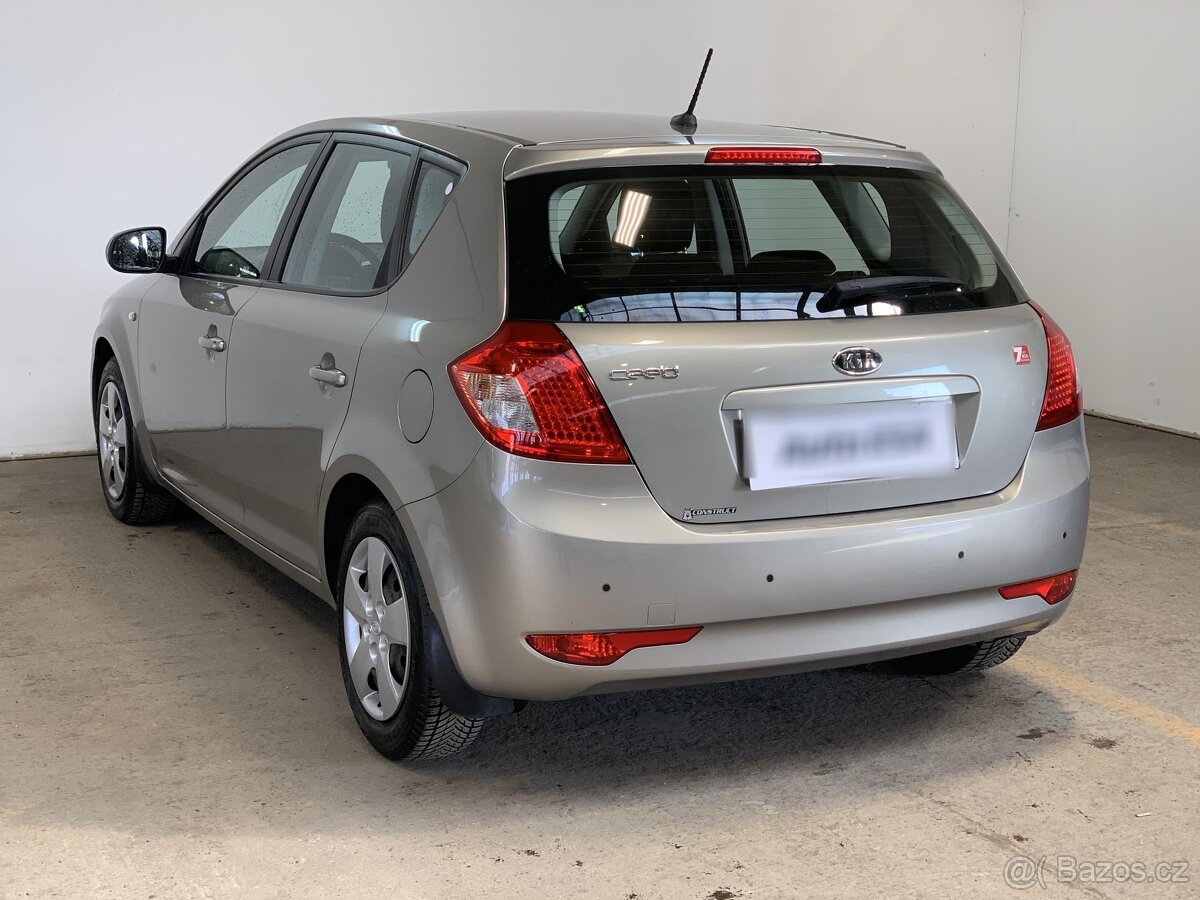 Kia Ceed 1.4CVVT , 66 kW benzín, 2010 - 4