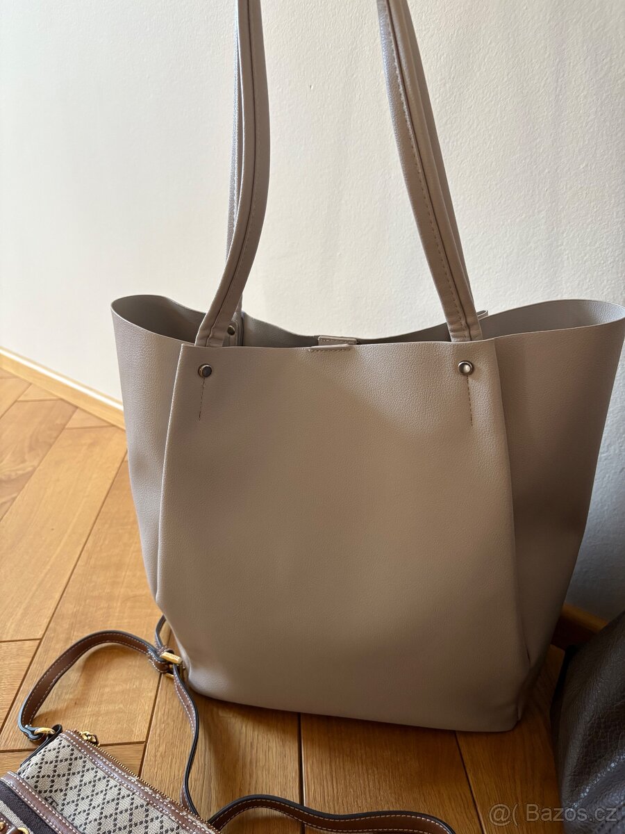 2 nové shoppery, batoh plus kabelka TH zdarma - 4