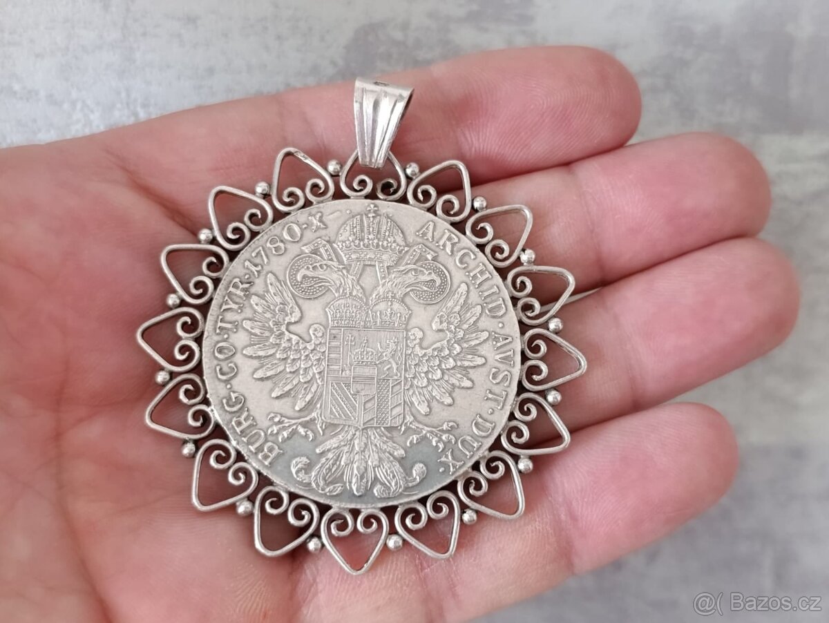 Velká stříbrná mince - tolar Marie Terezie v rámečku, PUNC - 4