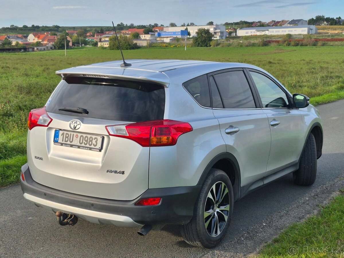 Toyota RAV4 2.0 nafta 2015 tažné 1. majitel - 4