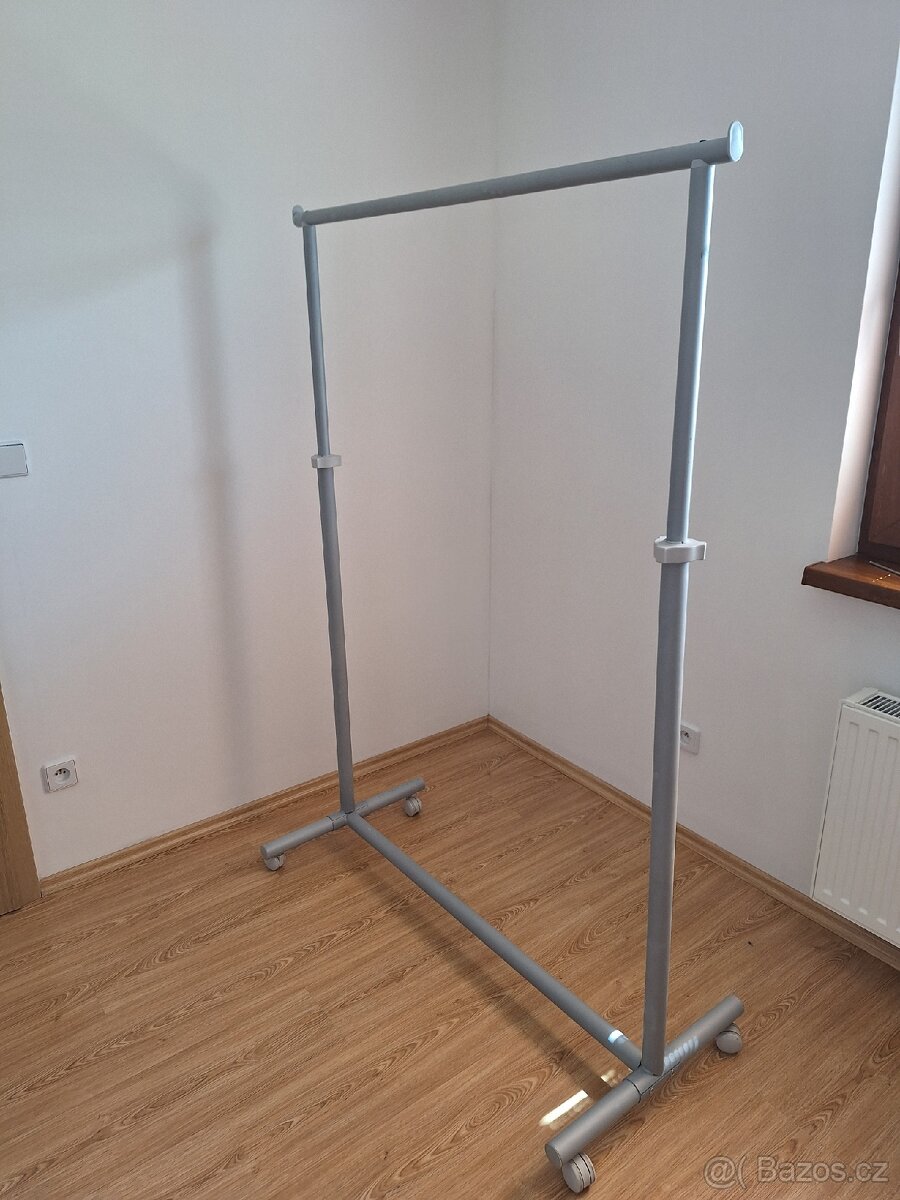 Šatní pojízdný stojan - 4