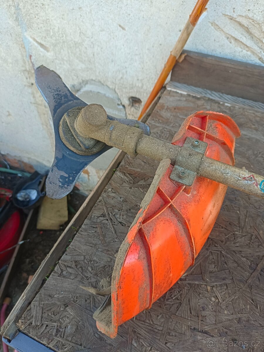 Benzínový křovinořez - 4